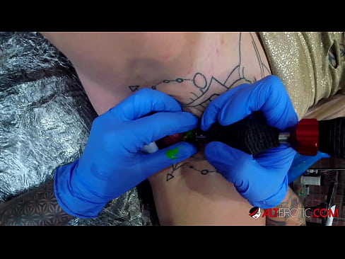 ❤️ Fìor tattooed hottie Sully Savage fhuair tattoo air a clitoris Porno  leinn gd.pornsexer.ru ﹏