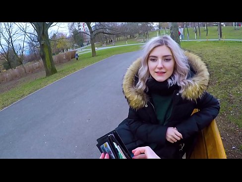 ❤️ Swallows hot cum coigreach airson airgead - blowjob anns a 'phàirc le Eva Elfie Porno  leinn gd.pornsexer.ru ﹏